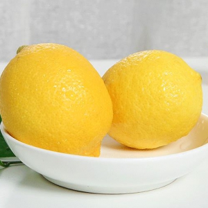 吃檸檬有哪些好處 吃檸檬有哪些禁忌